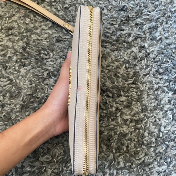 ‼️SOLD‼️ Michael Kors Wallet ( Saffiano Leather) - Picture 5 of 8